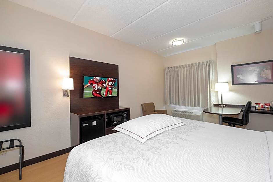 Red Roof PLUS+ Jacksonville - Southpoint