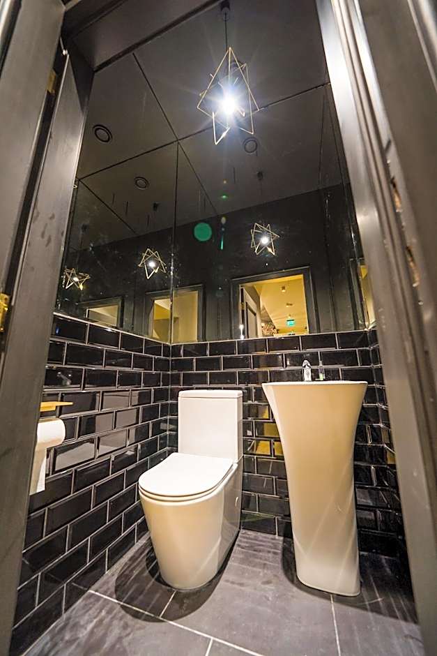 Leo Boutique Rooms - Adults Only