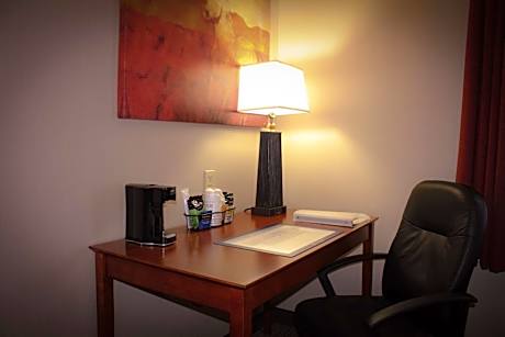 King Room with Bath Tub - Mobility Accessible/Non-Smoking