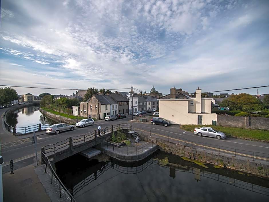 Donegan Court Aparthotel