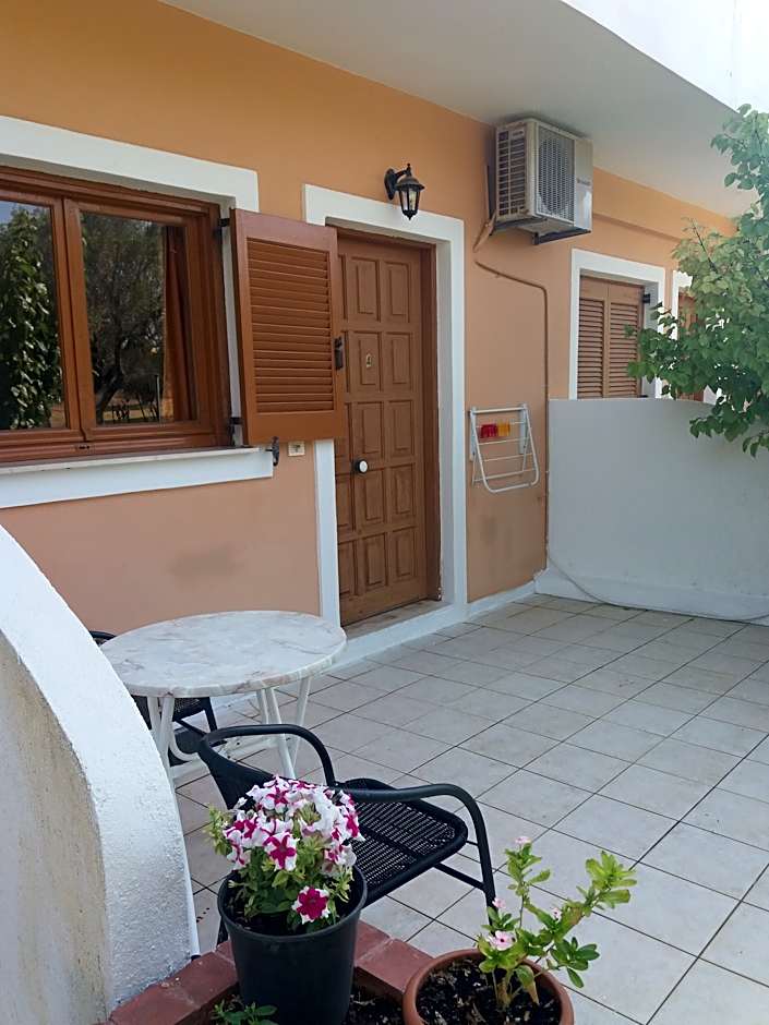 Pythos Studios & Appartments