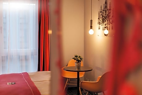 Premium Queen Room with Kitchenette and Accessible