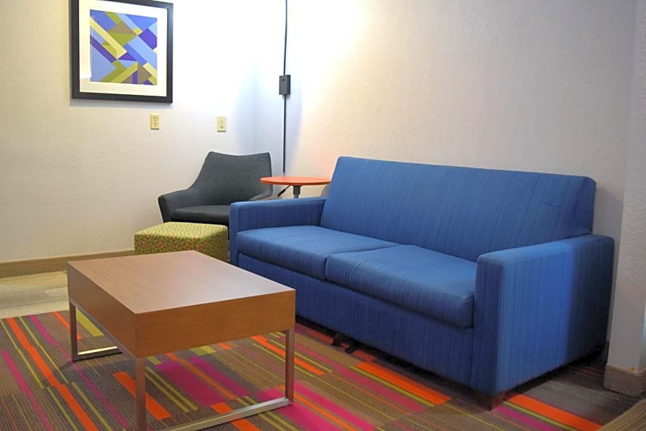 Holiday Inn Express & Suites Batesville, an IHG Hotel