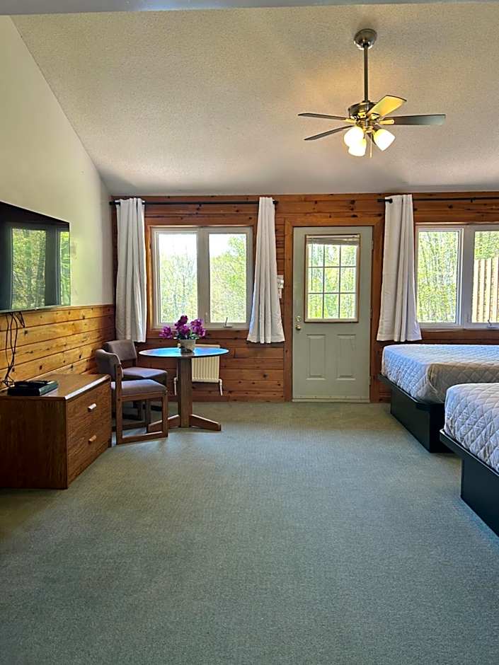 Quiet Bay Lakeside Escape