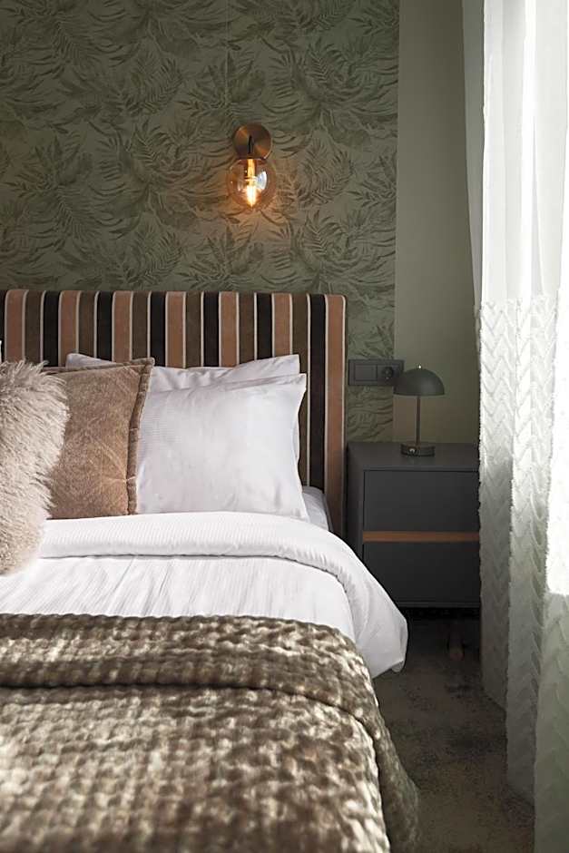 Happy Inn Rooms & Suites