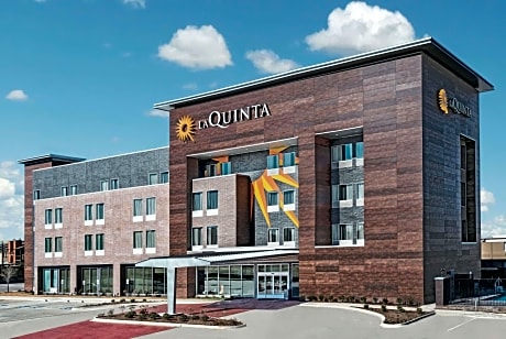 La Quinta Inn & Suites by Wyndham Dallas Grand Prairie North