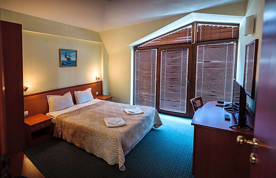 Dionis Hotel