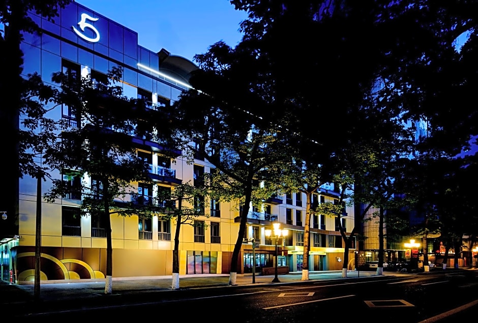 Ln Hotel Five