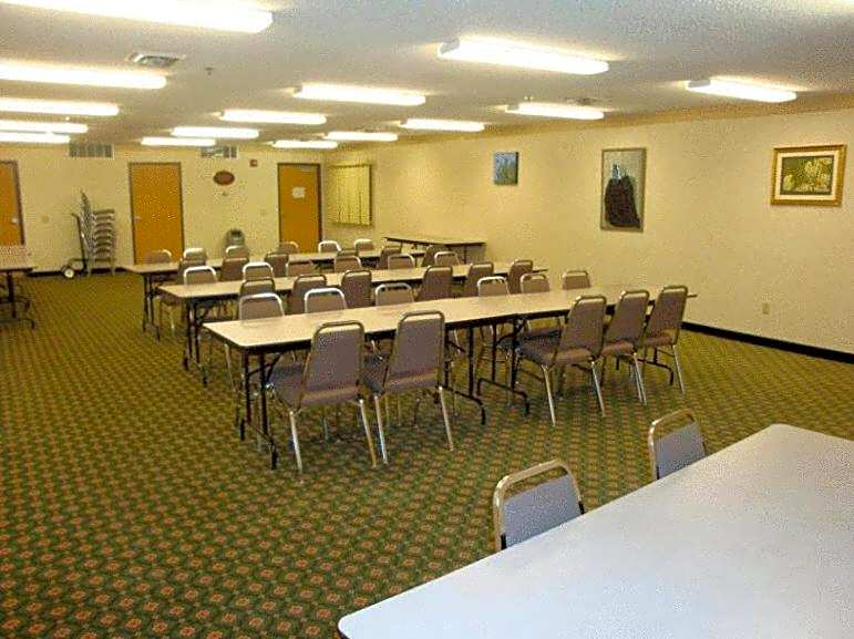 Syracuse Inn and Suites