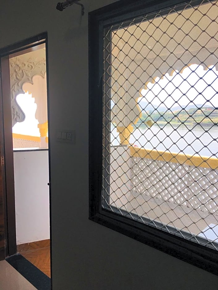 Vallabh Garh- A Lake Retreat