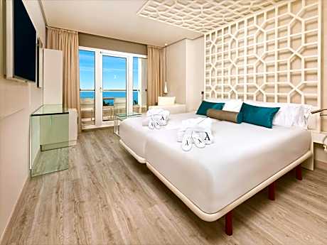 Oh Lá Lá with Sea View Double or Twin Room