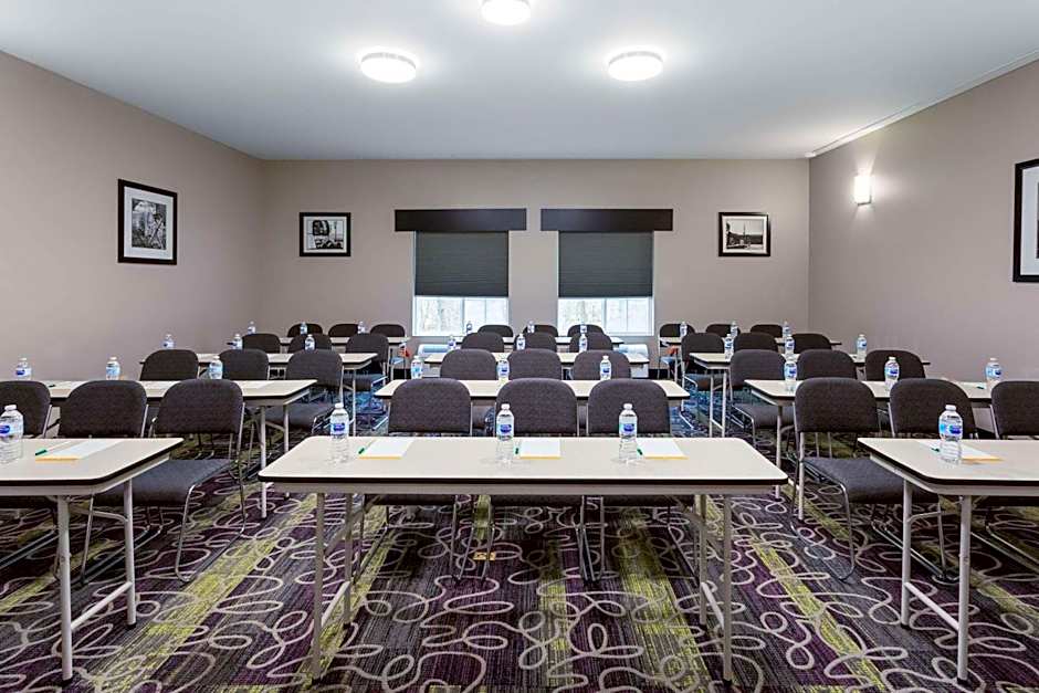 La Quinta Inn & Suites by Wyndham Huntsville Airport Madison