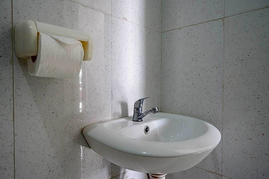 RedDoorz Syariah @ Raya Punten Batu