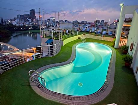 Lakeshore Hotel & Apartments