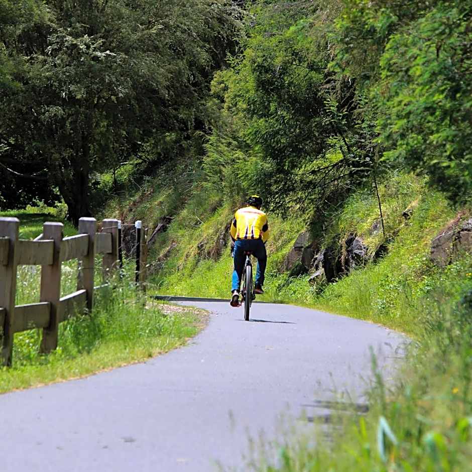 Alpine Hotel, Eat Drink Sleep