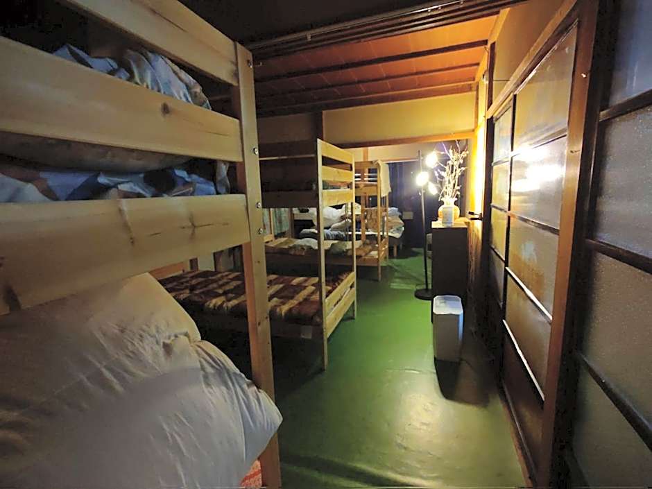 日本一しょぼいゲストハウス ウタラといかん Poor and Shabby GuestHouse "UtaraToikan"