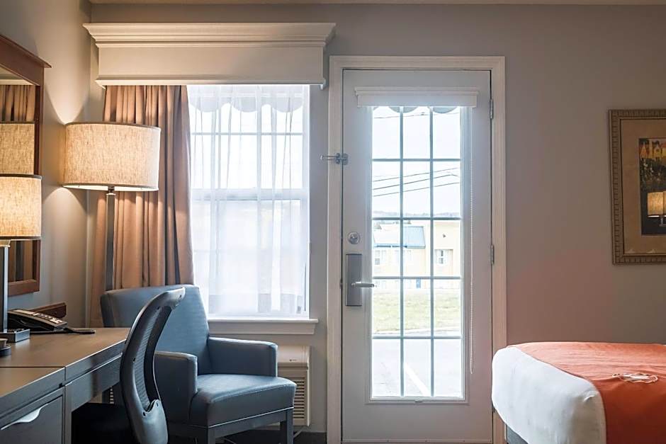 Amsterdam Inn & Suites, an Ascend Collection Hotel