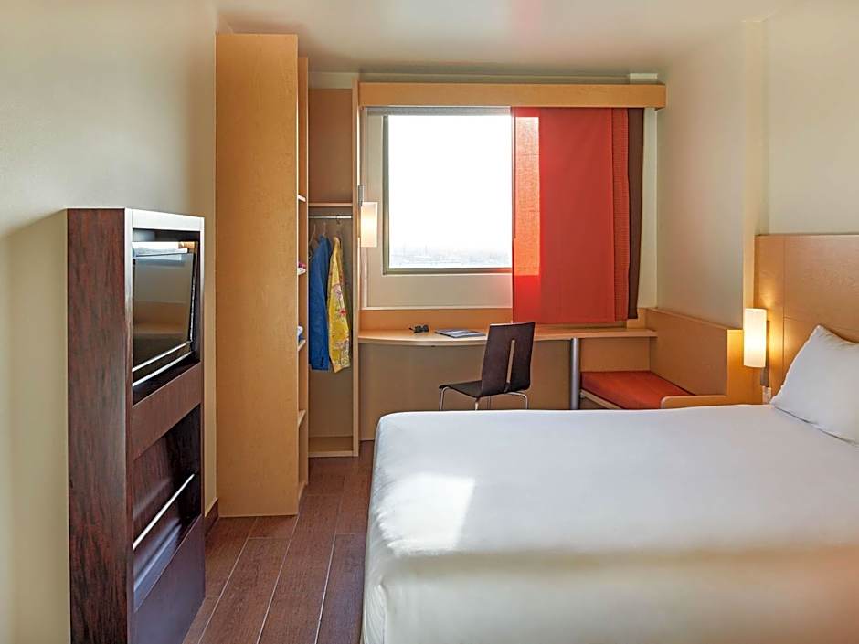 Ibis Cancun Centro Hotel