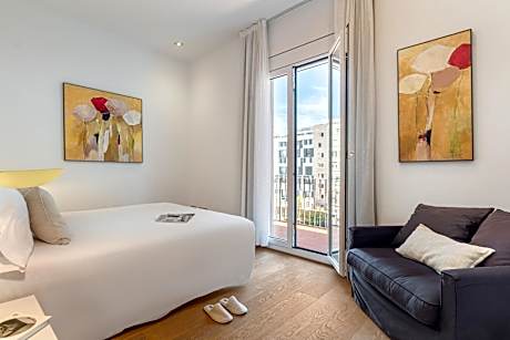 Deluxe Four-Bedroom Apartment