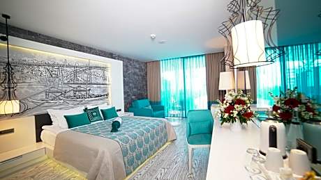 Deluxe Suite with Sea View