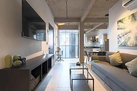 P301 Apt 2Bdrm 2bath AC private balcony Rooftop