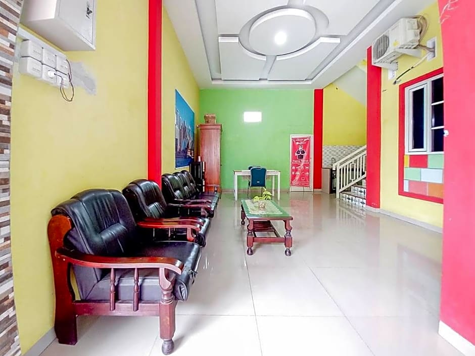 Harmony House Syariah near Alun Alun Pati Mitra RedDoorz