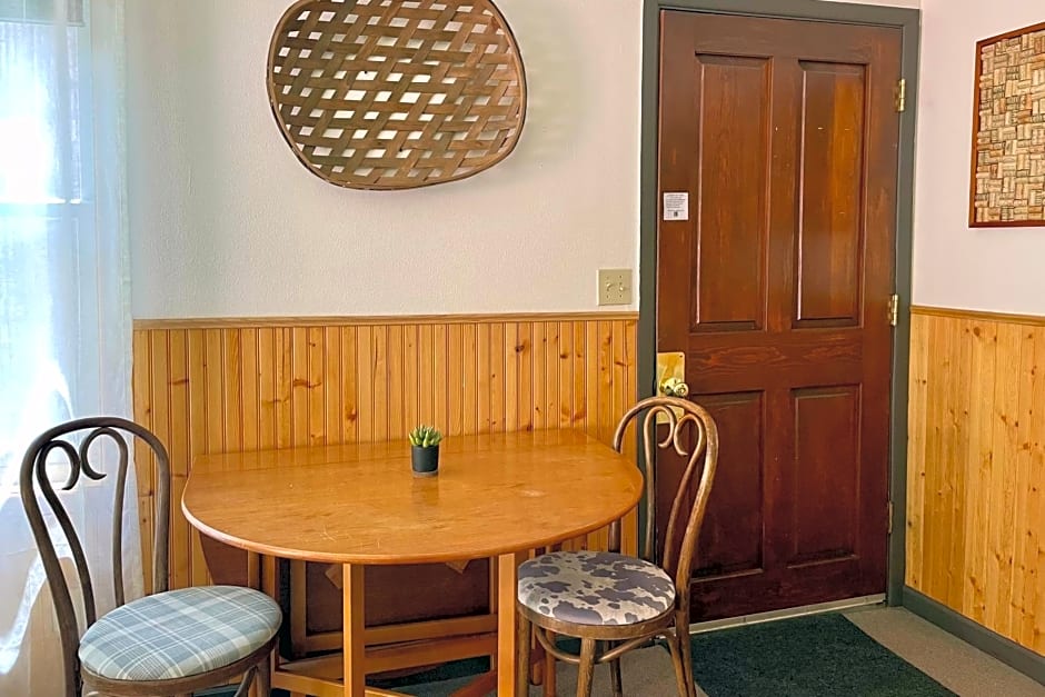 Fireside Inn & Hostel
