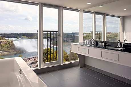 Canadian Fallsview Corner, Suite, 1 King, Sofa bed, Falls view, Balcony, Fireplace