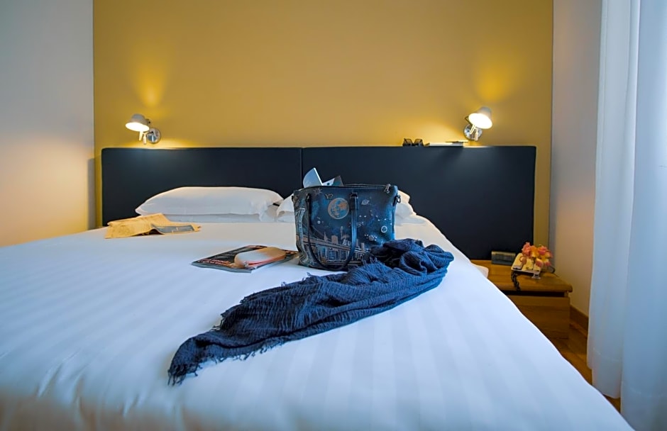 Mistral2 Hotel