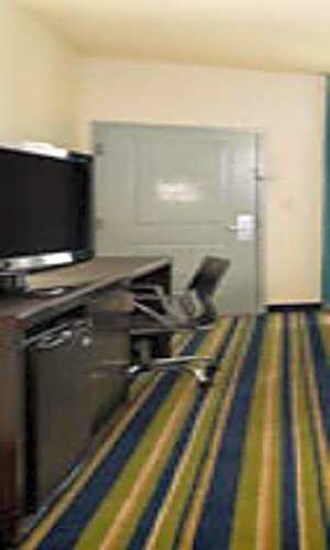 Super 8 by Wyndham Cotulla TX