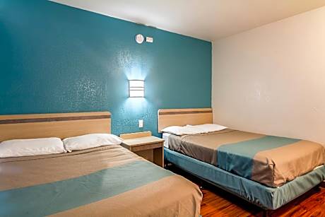 2 Full Beds | Mobility Access RI Shower Nsmk