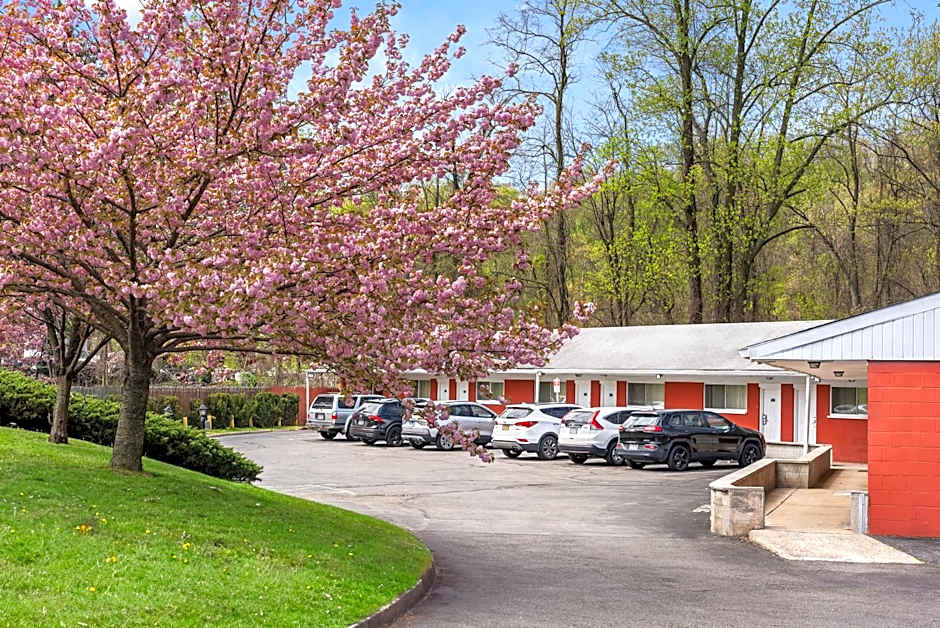 Ardsley Acres Hotel Court