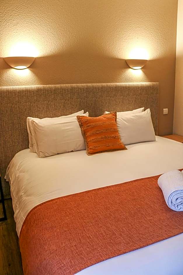 Logis Hôtel La Bastide De Grignan & Restaurant "La Chênaie"