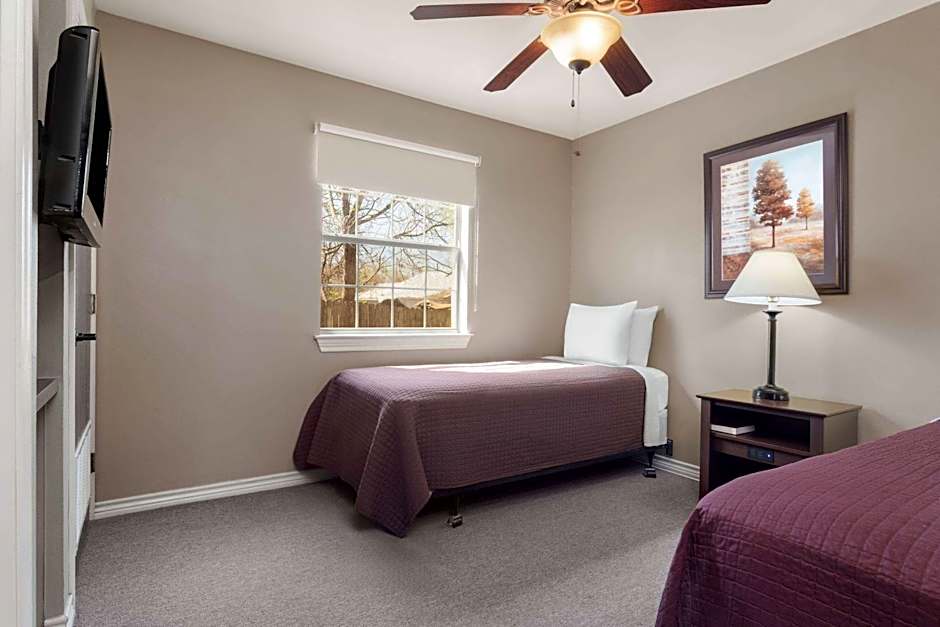 Eagle's Den Three Rivers Texas a Travelodge by Wyndham