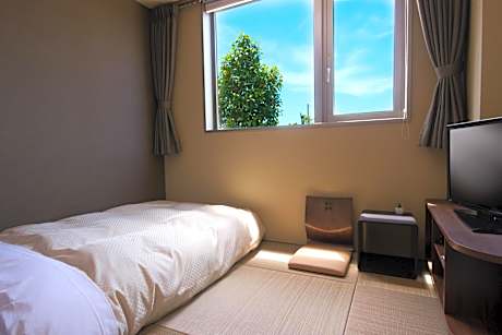 Single Room with Bathtub - Non-Smoking