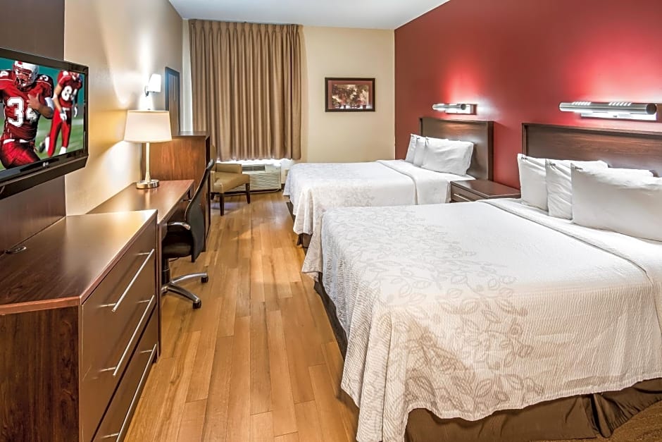 Red Roof Inn PLUS+ Long Island - Garden City