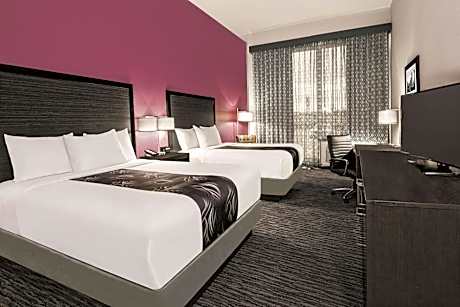 Queen Room with Two Queen Beds and Bath Tub - Mobility/Hearing Accessible - Non-Smoking