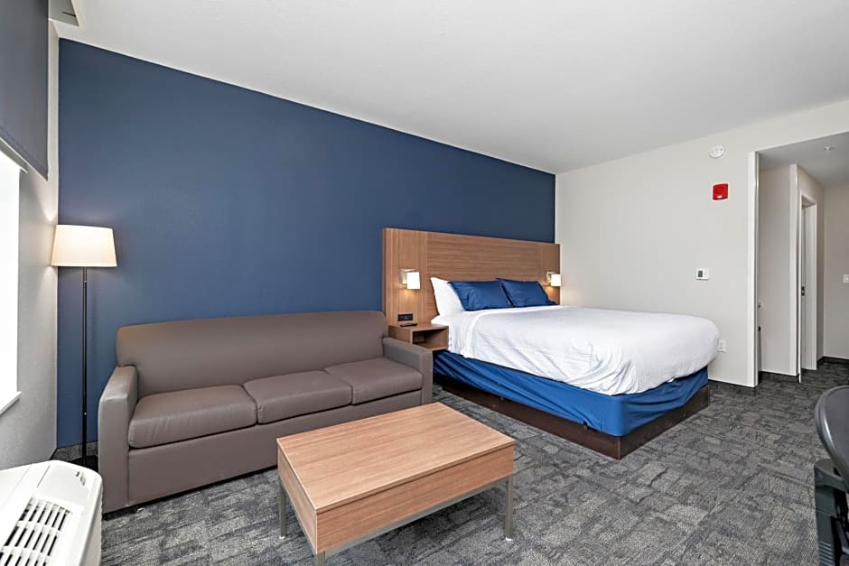 Holiday Inn Express Kansas City North Parkville, an IHG Hotel