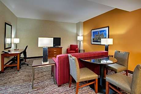 Spacious Queen Suite with 2 Queen Beds - High Floor