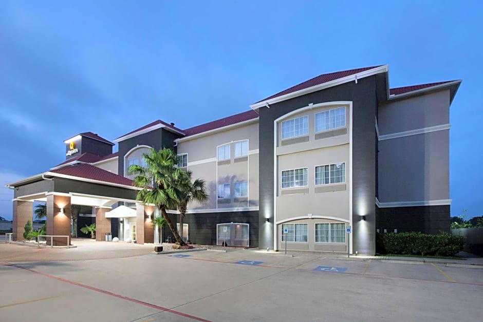 La Quinta Inn & Suites by Wyndham Houston New Caney