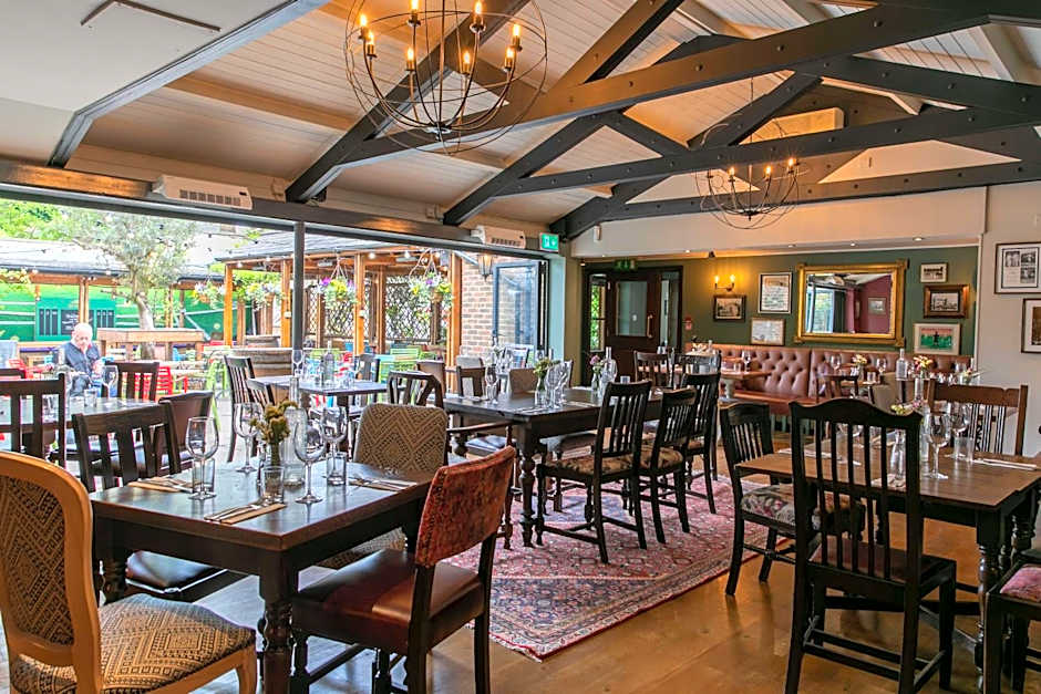 Rose And Crown Hotel