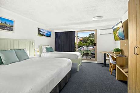 Triple Room with Balcony – 1 Queen Bed & 1 Single Bed