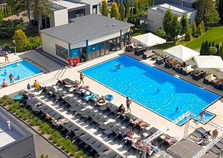 Holiday Golden Resort & Spa