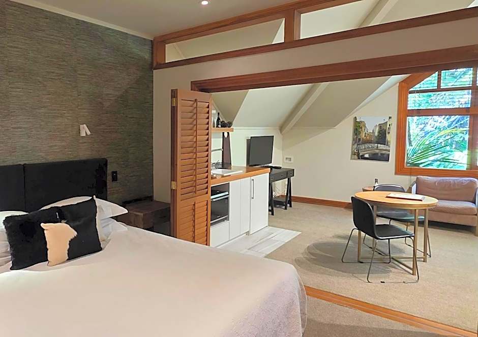 Treetops Lodge & Estate