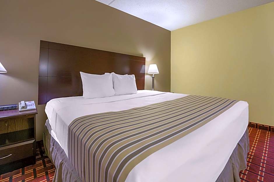 Econo Lodge Inn & Suites Triadelphia - Wheeling