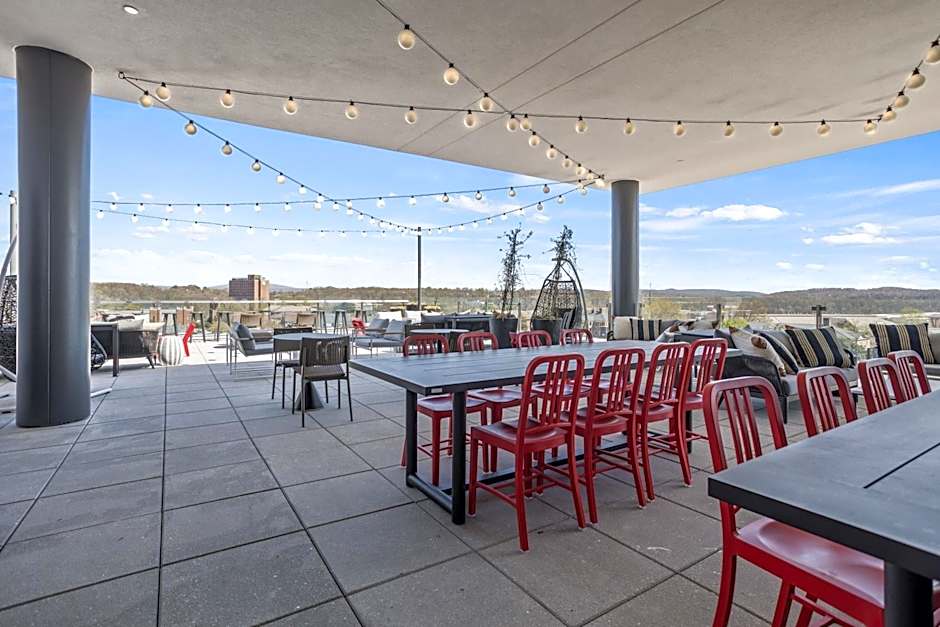 The Highlander at Radford, Tapestry Collection by Hilton