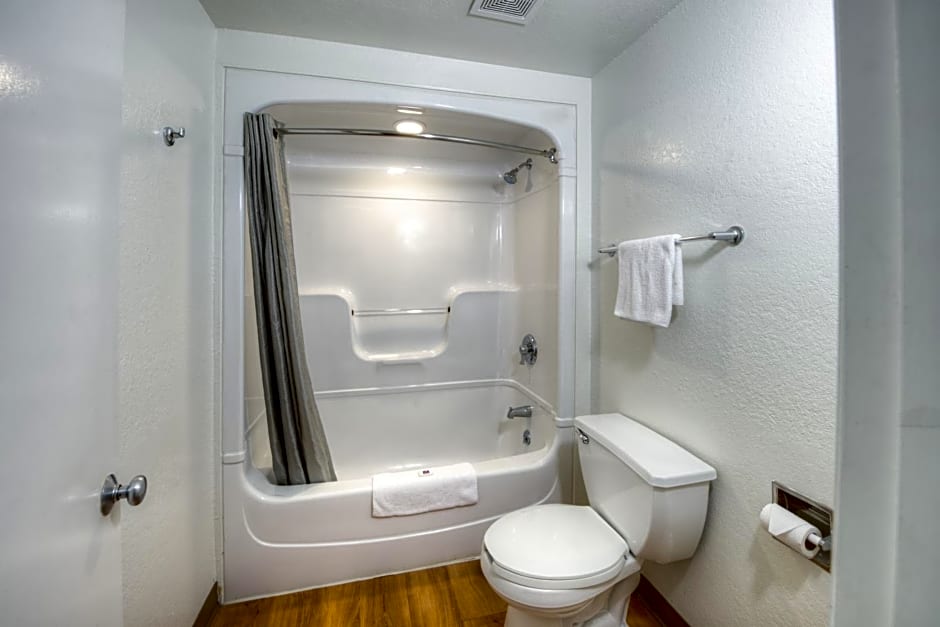 Motel 6-Niantic, CT - New London