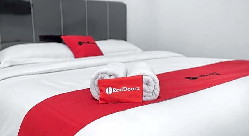 RedDoorz Plus near Thamrin Plaza Medan