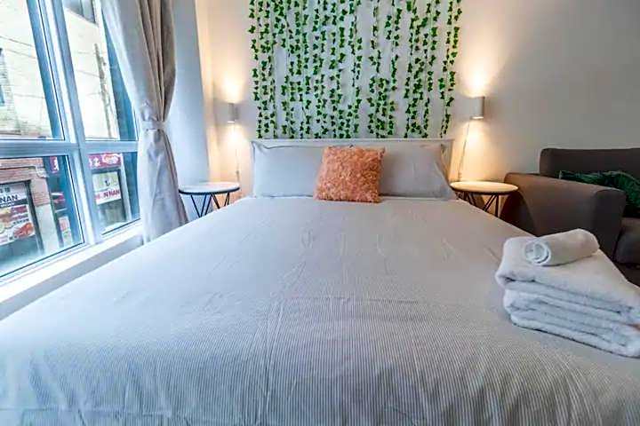 Rozenhaus Montreal Hotel