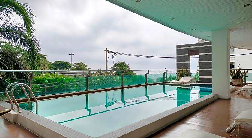 Royal Beach View Suites